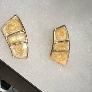 Vintage Monet Earrings Gold Tone Swirly Enamel‎ Chunky Rectangle Post